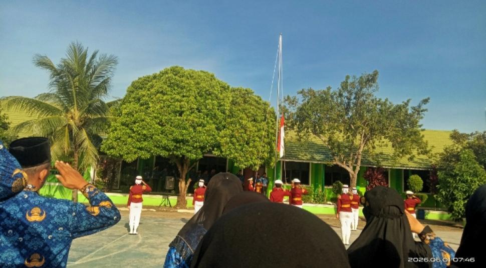 GTK MTsN 1 Lampung Timur Ikuti Upacara Hari Lahir Pancasila 2026 di MAN 1 Lampung Timur