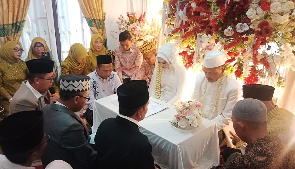 Bekal Membangun Keluarga Sakinah, Kasi Bimas Islam Kemenag Lamtim Beri Nasihat kepada Pasangan Pengantin