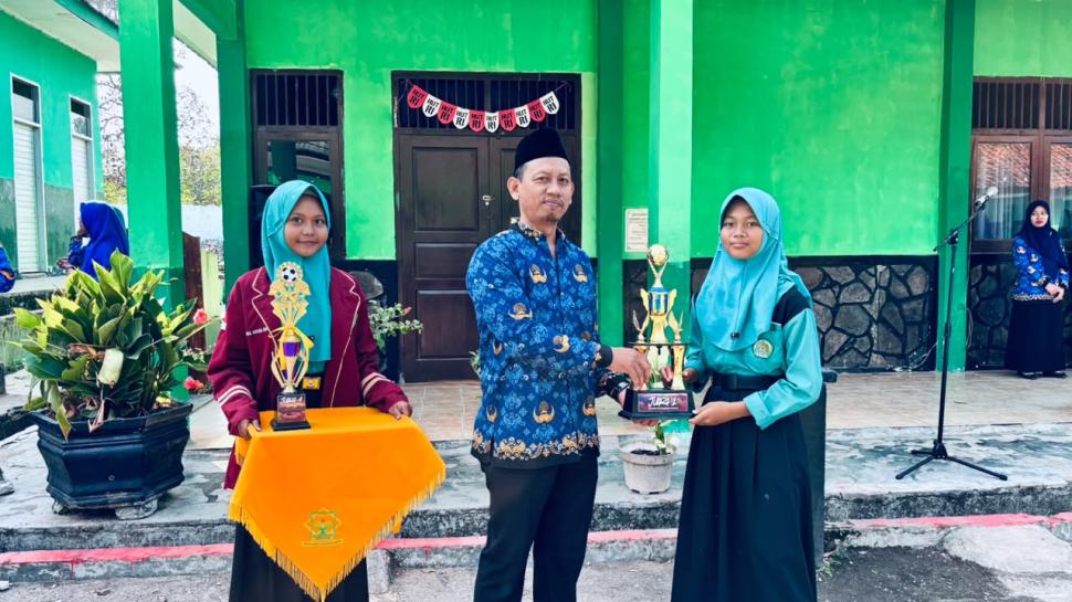 Bawa Pulang Dua Prestasi, Tim Futsal Putri MTsN 2 Lampung Timur Raih Juara Trofeo Srikandi Muda Kandang 2026