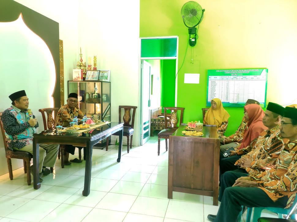 Kakan Kemenag Lampung Timur Motivasi ASN KUA Batanghari Tingkatkan Kinerja