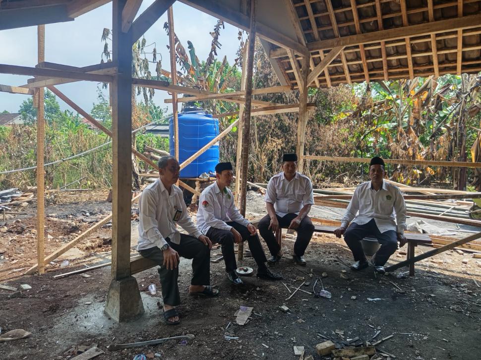 Peduli Sesama, KUA Bandar Sribhawono Salurkan Tali Asih untuk Korban Kebakaran