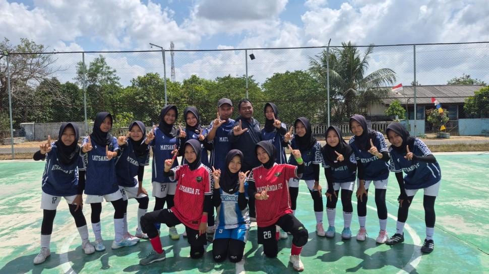 Tim Futsal Putri MTsN 2 Lampung Timur Raih Juara I Turnamen HUT ke-81 RI Tingkat Kecamatan Raman Utara