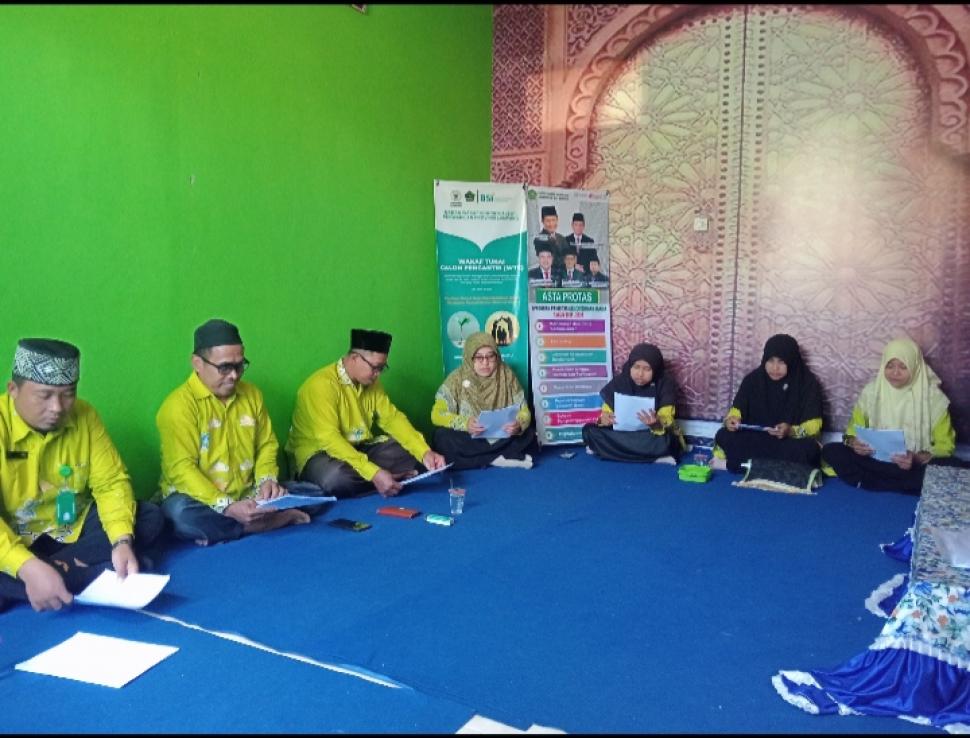 Perkuat Spiritualitas, Pegawai KUA Way Bungur Lanjutkan Pembacaan Dala'il Khoirot