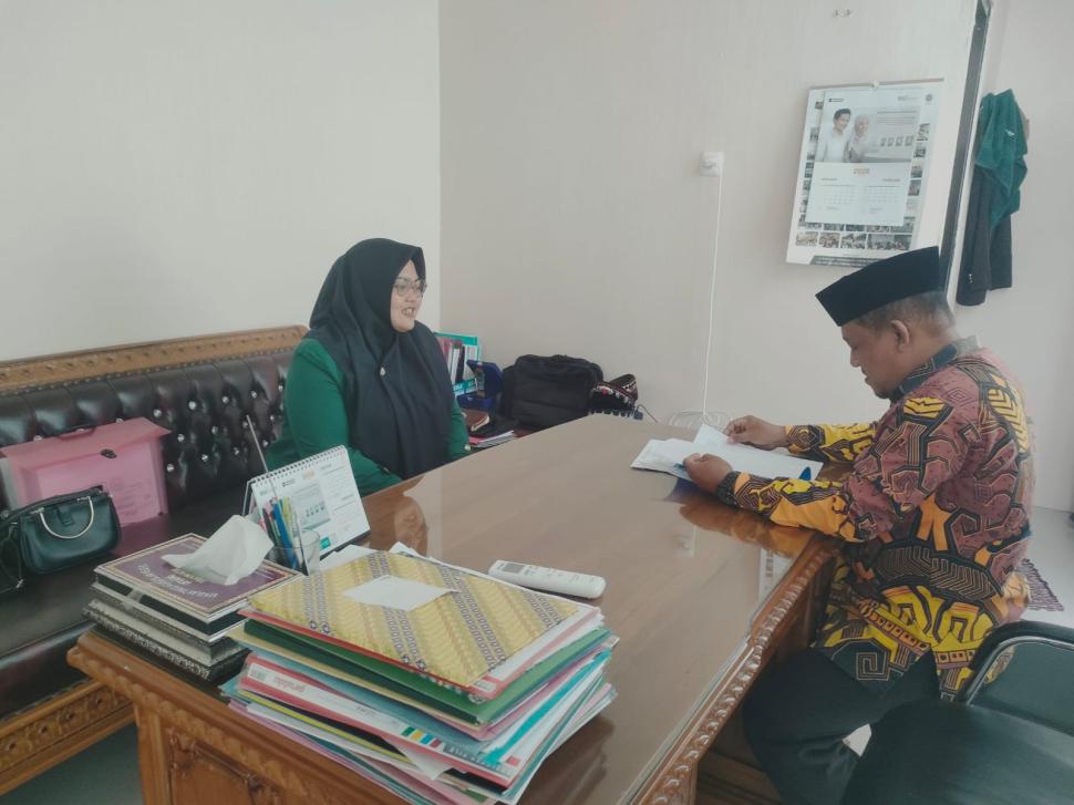 Mahasiswi Hukum Keluarga UIN Raden Intan Lampung Teliti Efektivitas Aplikasi Elsimil di Metro Kibang