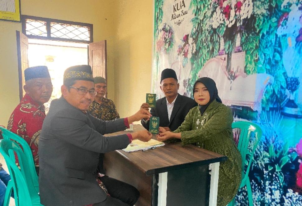Kepala KUA Mataram Baru Pimpin Akad Nikah Khoirul Anam dan Siti Muafikoh