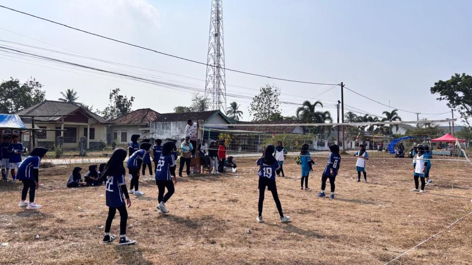 Tim Voli Putri MTs N 2 Lampung Timur Melaju ke Final Turnamen HUT Ke-81 Republik Indonesia Tingkat Kecamatan Raman Utara