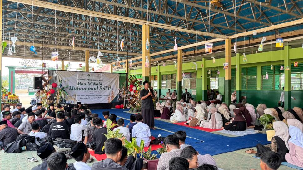 MTs N 2 Lampung Timur Tumbuhkan Cinta Rasul melalui Peringatan Maulid Nabi Muhammad SAW