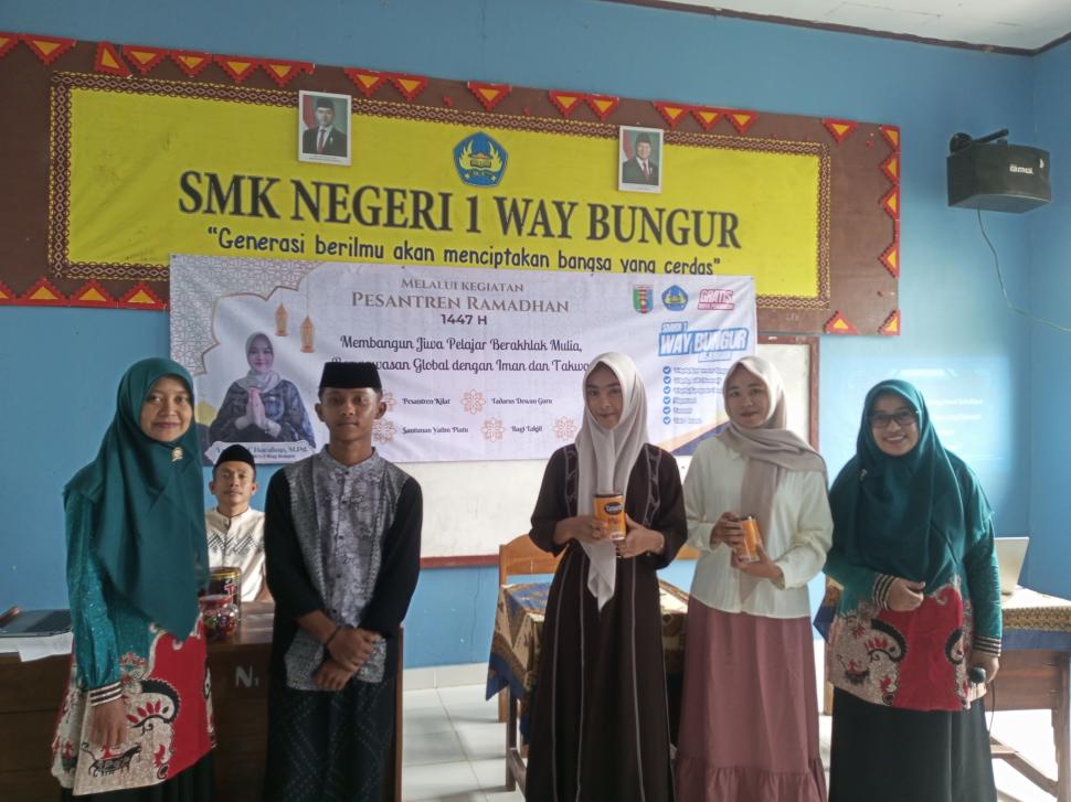 Penyuluh Agama Islam Edukasi Siswa SMK Negeri 1 Way Bungur Bijak Bermedia Sosial
