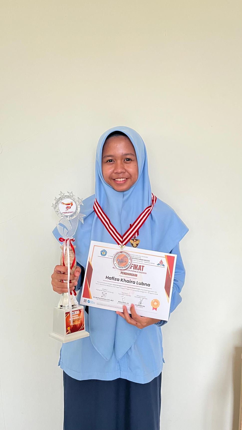 Hafiza Khaira Lubna Raih Juara Harapan 1 PIMKIPNAS 2026 Bidang Desain Grafis