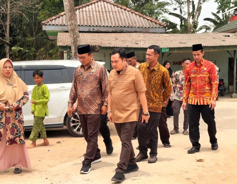 Pastikan Kenyamanan Pembelajaran, Kakanwil Kunjungi Sejumlah Madrasah di Lampung Timur