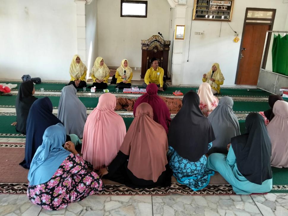 Kolaborasi Penyuluh Agama KUA Pekalongan Berikan Praktik Pemulasaran Jenazah