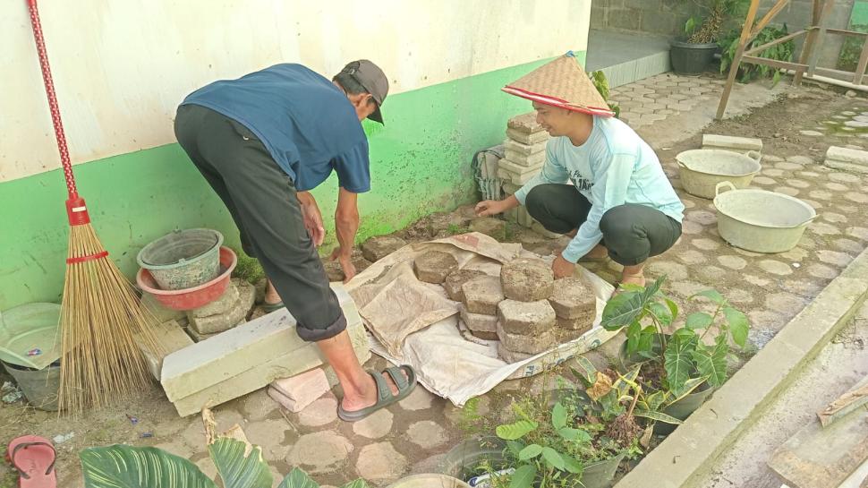 Sukseskan Gerakan Bersih, KUA Pekalongan Gelar Aksi Bersih Kantor