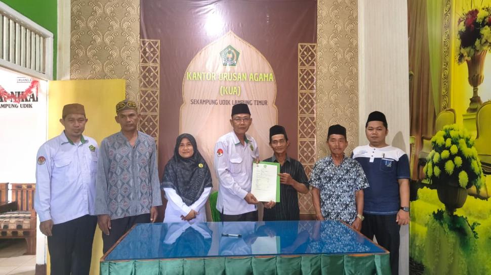 Perkuat Legalisasi Aset Umat, KUA Sekampung Udik Resmi Lakukan Penandatanganan E-AIW Wakaf Makam Desa Gunung Sugih Besar