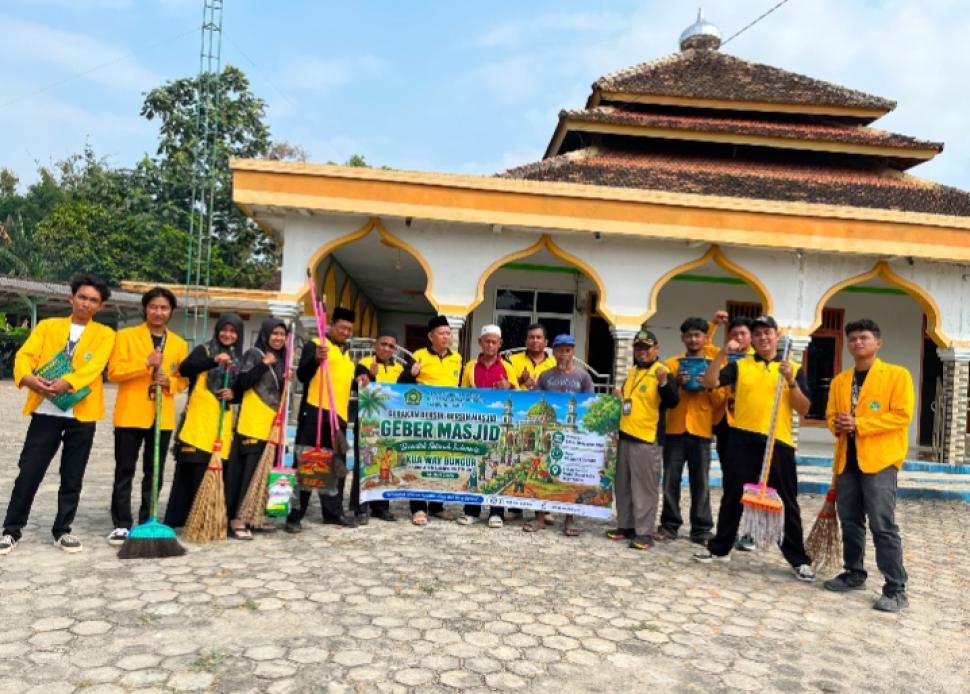 Pegawai KUA Way Bungur Gelar Geber Mas di Masjid Darul Aulia Tegal Ombo