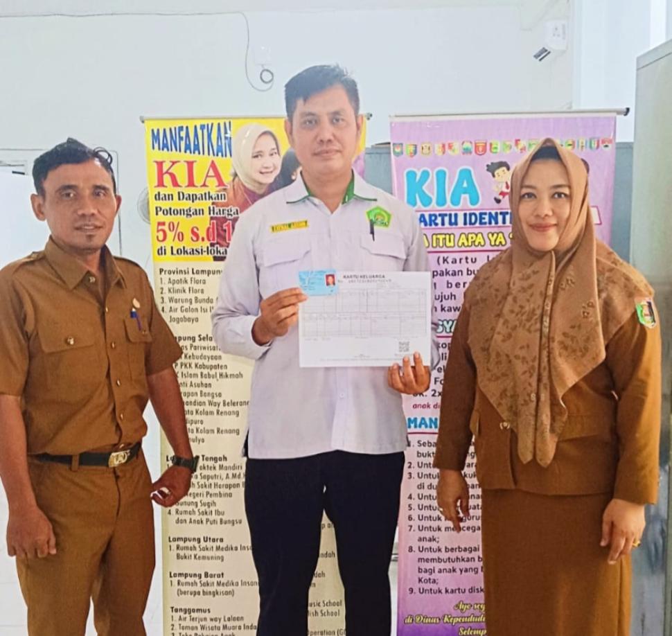Program Kado Nikah Terpana, KUA Way Bungur Fasilitasi Dokumen Pengantin Baru