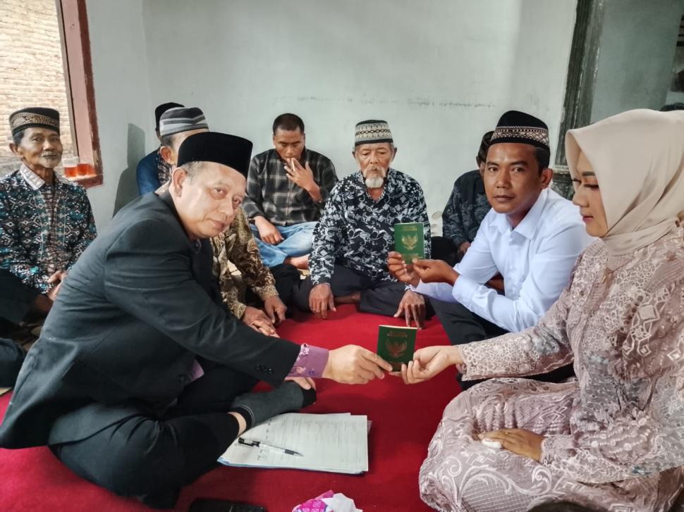 Kepala KUA Way Bungur Pimpin Ijab Qobul dengan Nasehat Bijak dan Penuh Makna