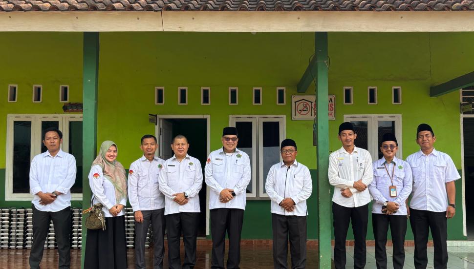 Pantau Pelaksanaan TKA di MTs Sriwijaya, Kakankemenag Lampung Timur Tekankan Jujur dan Disiplin