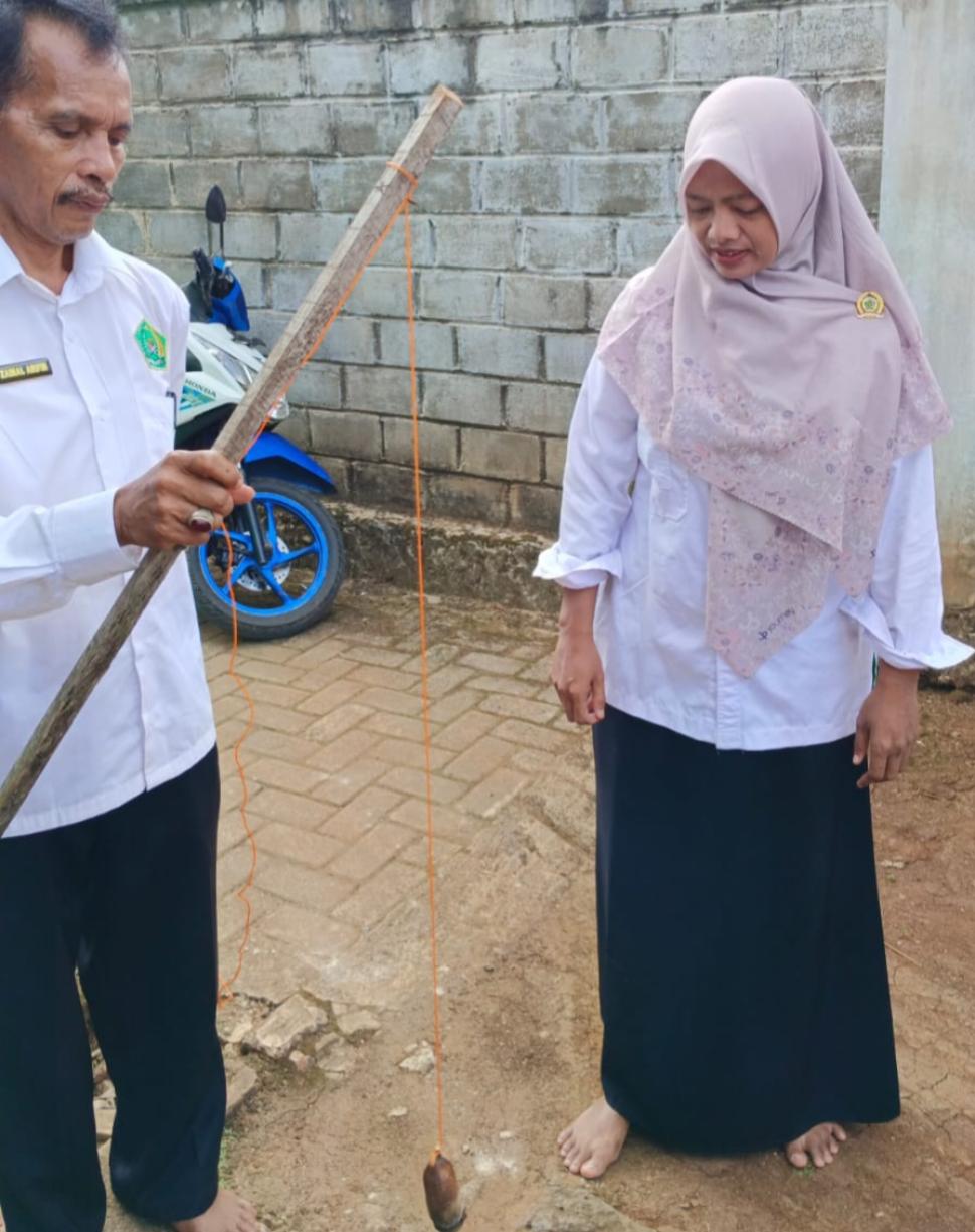 KUA Bandar Sribhawono Gelar Praktik Sederhana Rashdul Kiblat Jelang Fenomena Matahari di Atas Ka'bah