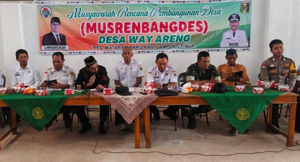 Kepala KUA Mataram Baru Sampaikan Program Layanan di Musrenbangdes Way Areng