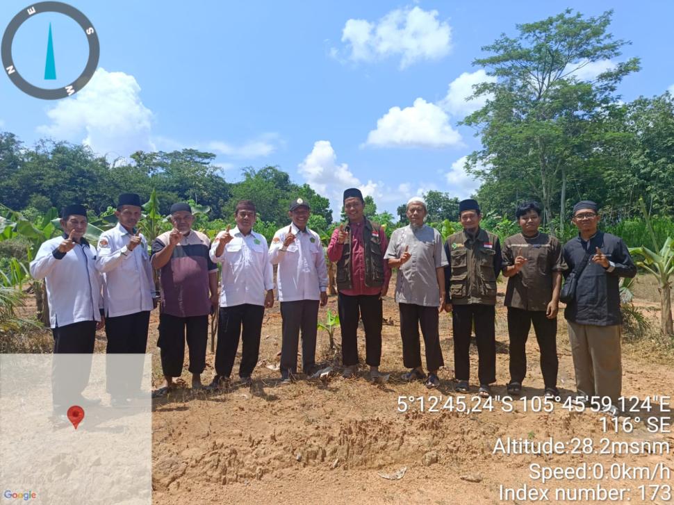 Kepala KUA Braja Selebah Tinjau Lokasi Tanah Wakaf