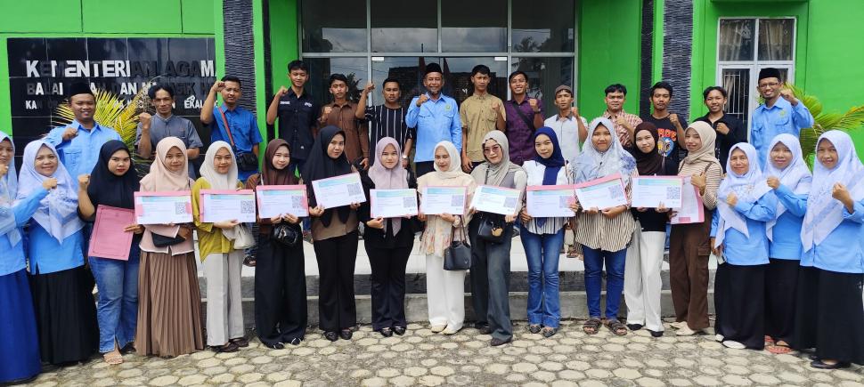 KUA Pekalongan Bekali 12 Pasang Calon Pengantin melalui Bimbingan Perkawinan Mandiri