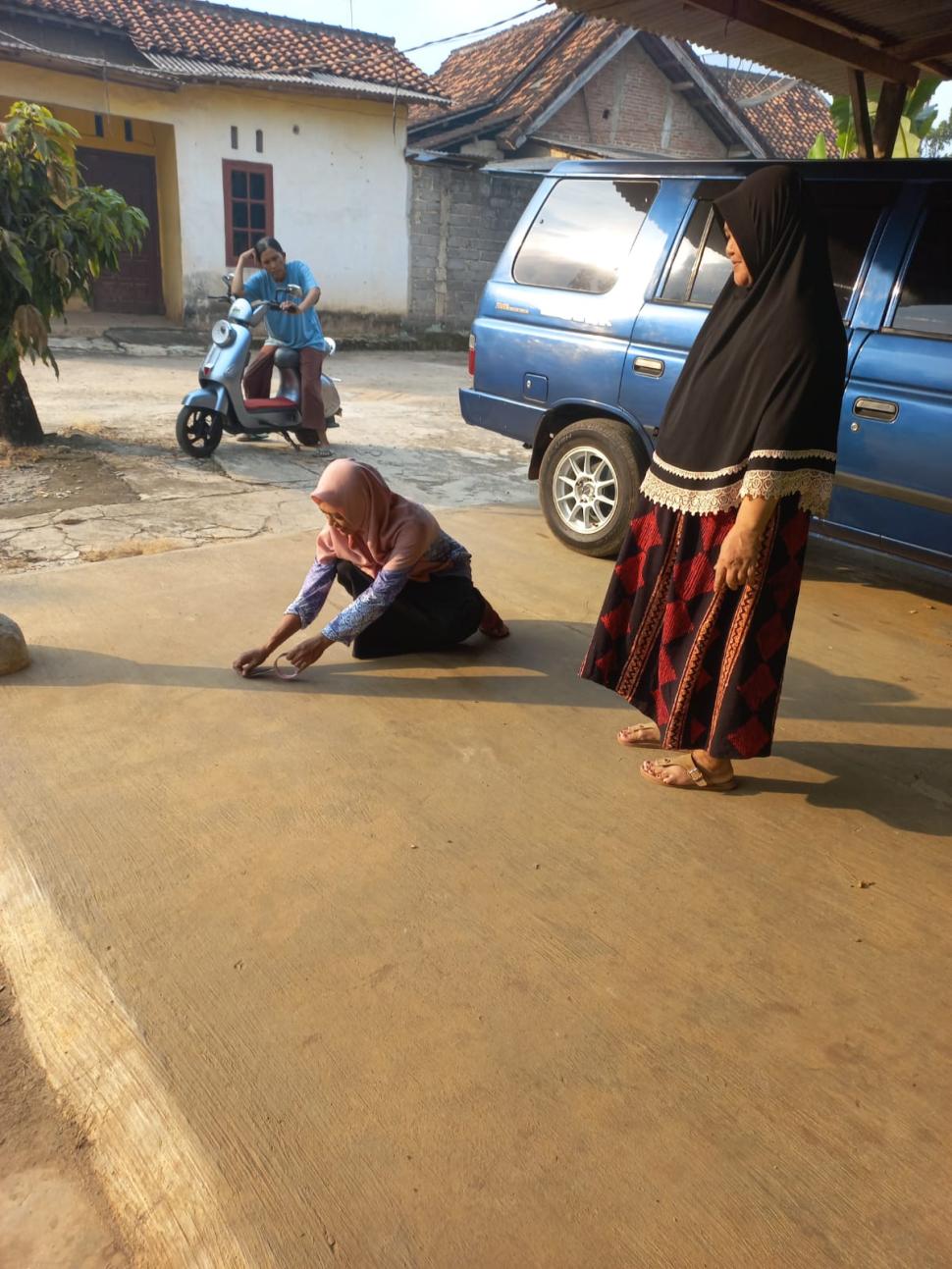 Seluruh Pegawai KUA Bandar Sribhawono Laksanakan Momentum Rashdul Kiblat, Ajak Masyarakat Cek Arah Kiblat di Rumah