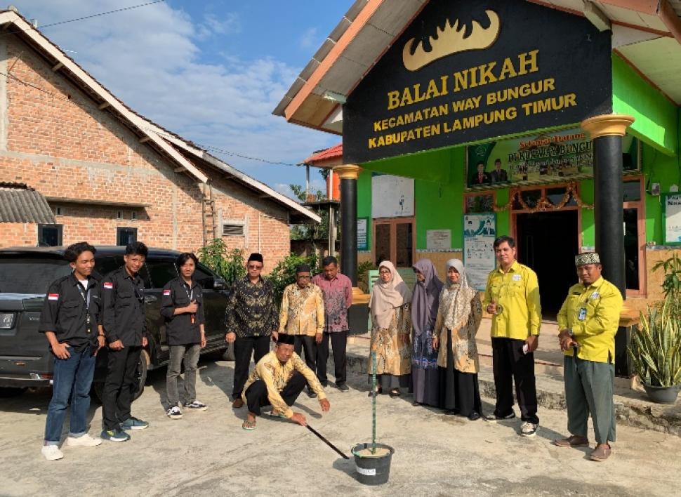 Kepala KUA Way Bungur Sosialisasikan Rashdul Kiblat kepada Pegawai dan Mahasiswa Magang UNU Lampung
