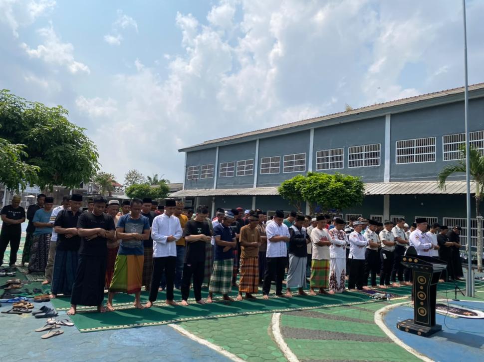 Penyuluh Agama KUA Pekalongan dan Batanghari Nuban Laksanakan Salat Istisqa di Rutan Kelas IIB Sukadana