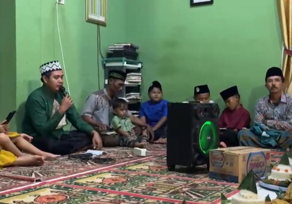 Zaynal Beri Tausyiah Persiapan Ramadhan di Musholla Darul Hikam