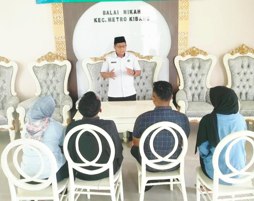 Cegah Perceraian Sejak Awal, Penyuluh Agama KUA Metro Kibang Bekali Calon Pengantin Lewat Binwin