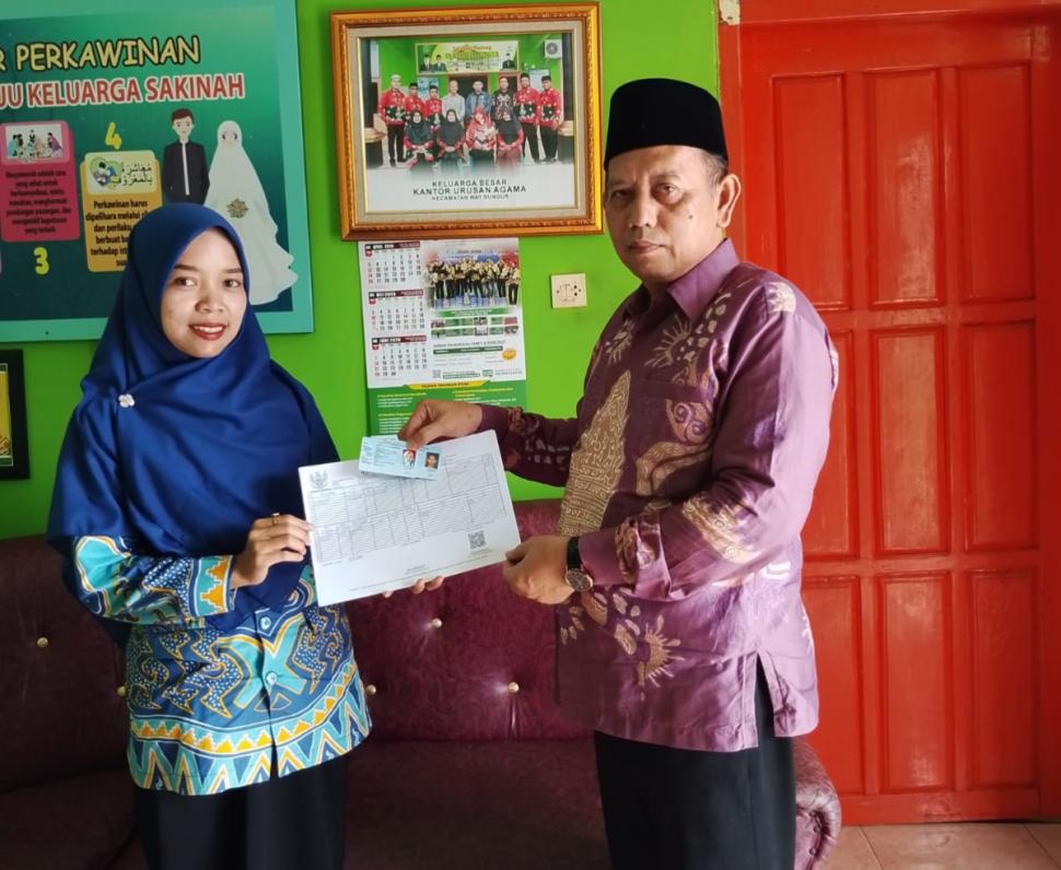 Terpukau Layanan Cepat, Pengantin Baru Langsung Punya Status Kawin Tercatat