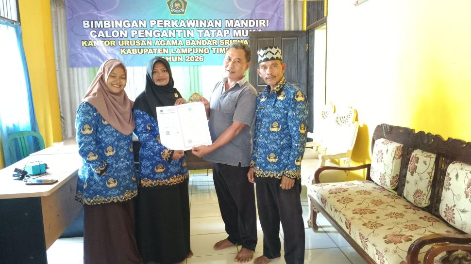 Menguatkan Legalitas, KUA Bandar Sribhawono Serahkan SKT untuk Mushola Nurul Hidayah