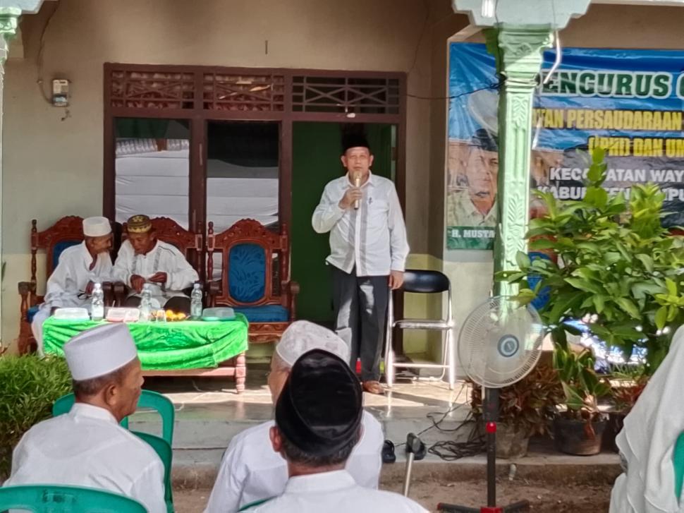 Kepala KUA Way Bungur Sampaikan Tausyiah pada Pengajian Rutin IPHI Way Bungur