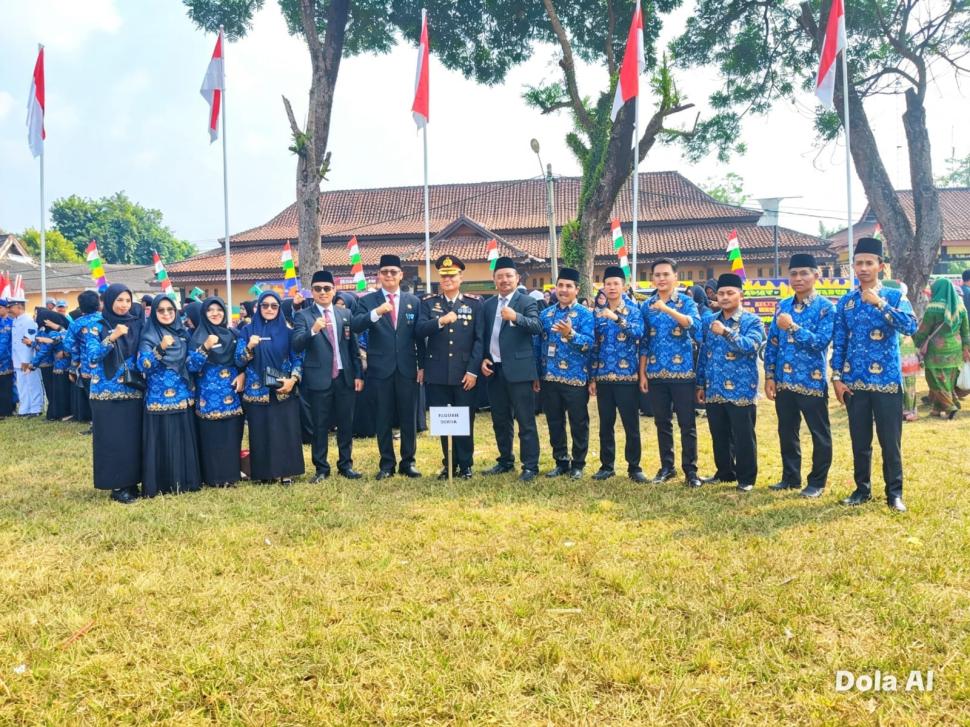 KUA Labuhan Maringgai Ikuti Upacara HUT RI ke-81 di Lapangan Merdeka