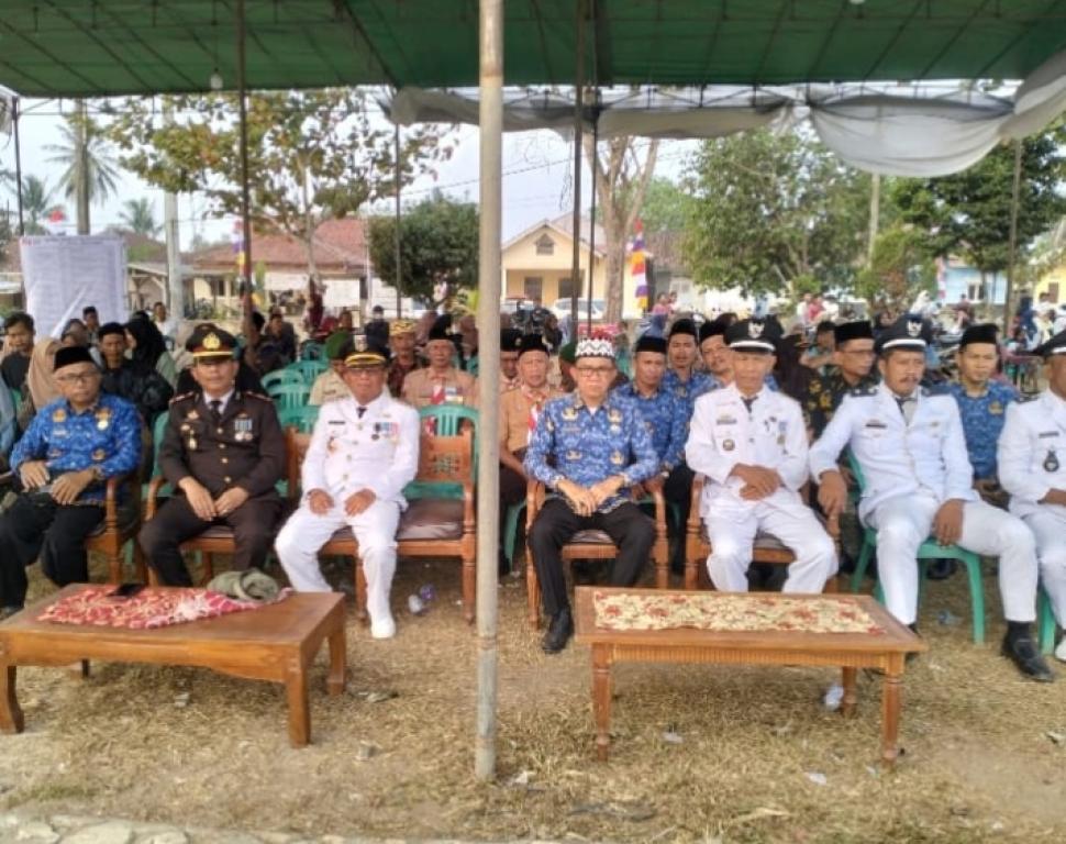 Kepala KUA Purbolinggo Hadiri Upacara Penurunan Bendera HUT RI ke-81