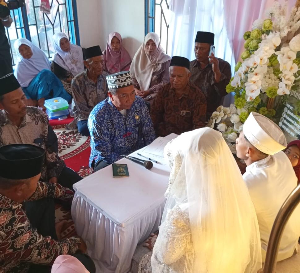 Penuh Khidmat, KUA Pasir Sakti Catat Pernikahan Nanda Hamdani Husaein dan Nabila Putri Aprilia