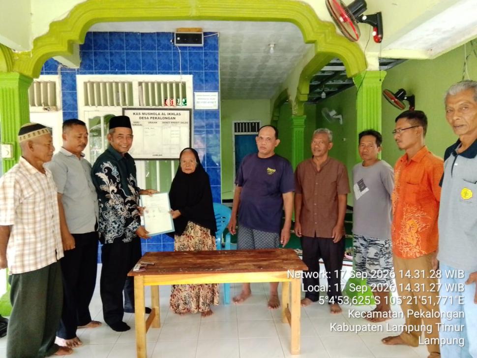 Akta Ikrar Wakaf Mushola Al-Ikhlas Resmi Diserahterimakan, KUA Pekalongan Tegaskan Pentingnya Kepastian Hukum Wakaf