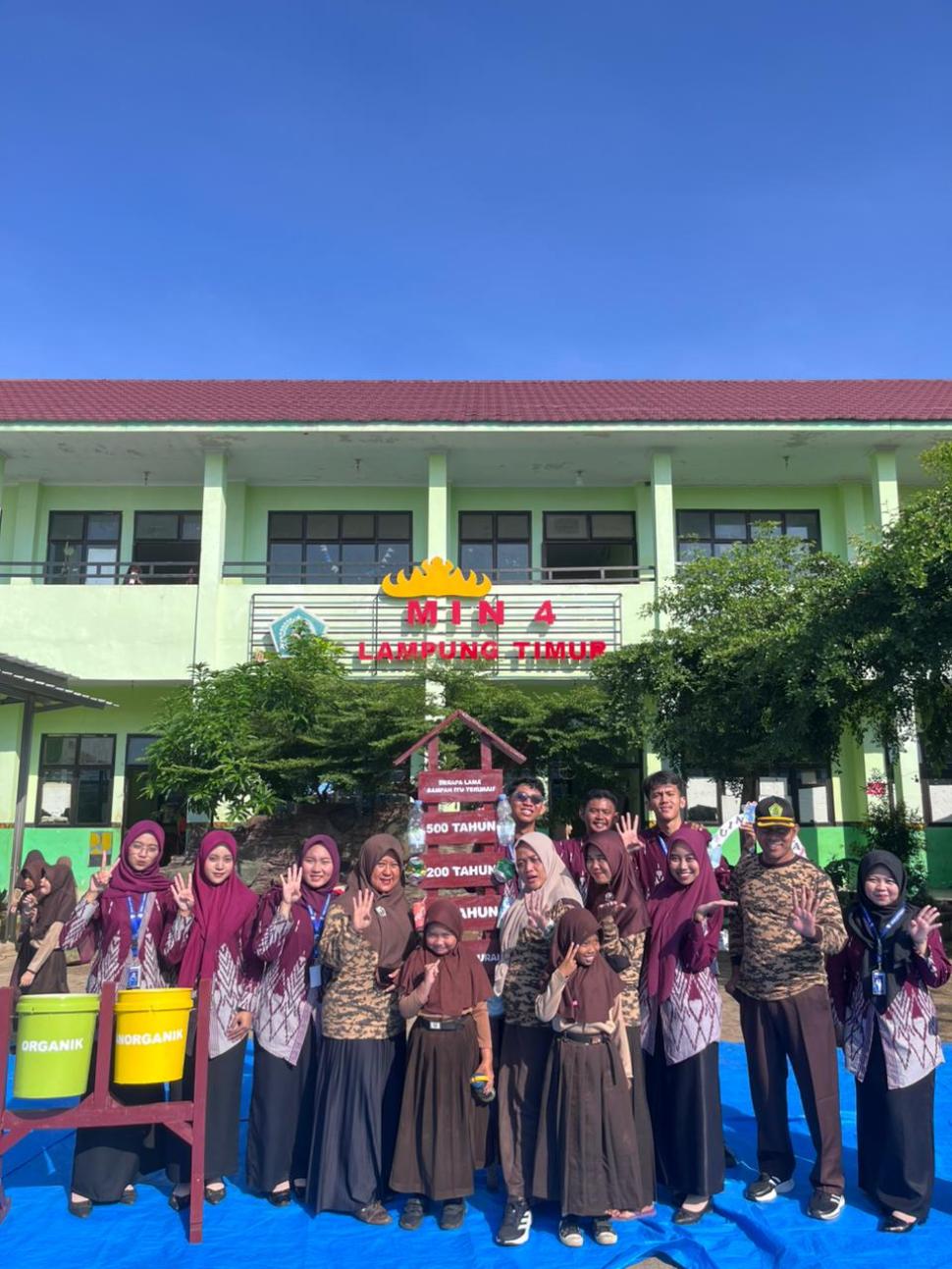 MIN 4 Lampung Timur Gelar Proyek Pengelolaan Sampah Bersama Mahasiswa Asistensi Mengajar UIN Jurai Siwo Lampung