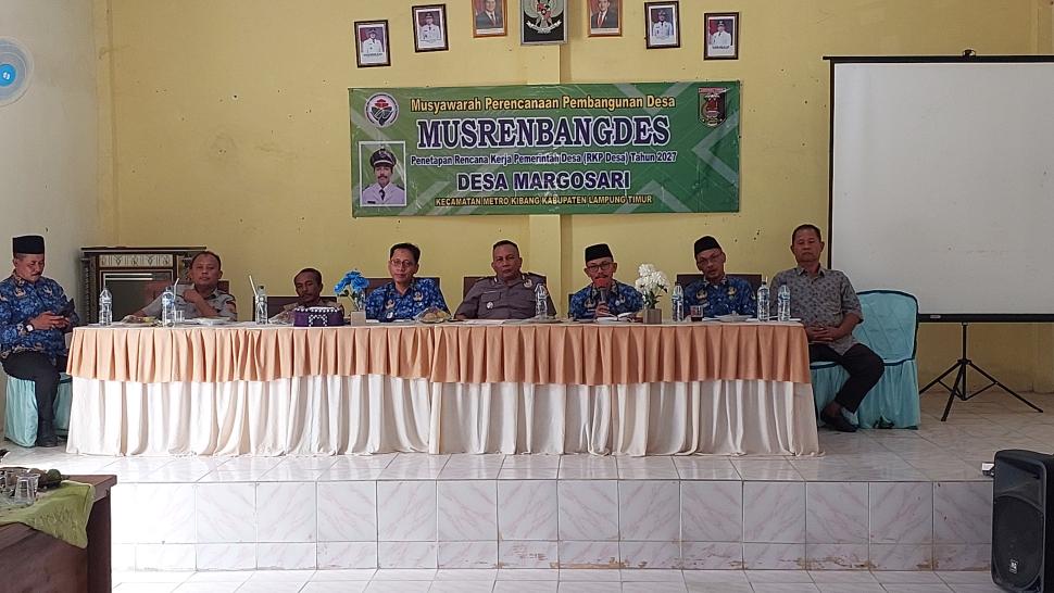 Hadiri Musrenbangdes Margosari, Kepala KUA Metro Kibang Sosialisasikan Wajib Halal Oktober