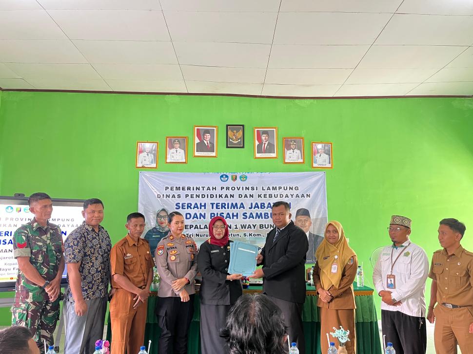 Siswanto Wakili KUA Way Bungur Hadiri Sertijab dan Pisah Sambut Kepala SMA Negeri 1 Way Bungur