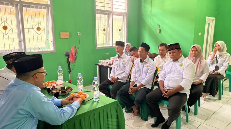 Bekerja dengan Cinta, Melayani dengan Hati, Pesan Rokhman dalam Monitoring KUA Mataram Baru