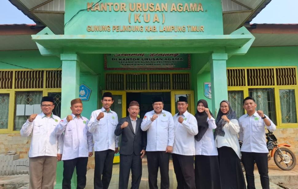 Tingkatkan Kualitas Layanan Keagamaan, Kakan Kemenag Lampung Timur Bina ASN KUA Gunung Pelindung