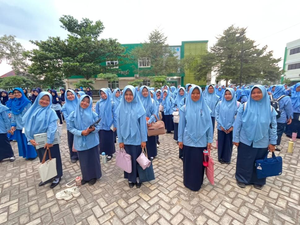 MAN IC Lampung Timur Laksanakan Apel Pagi di Halaman Asrama sebagai Awal Pembinaan Disiplin Sebelum Berangkat ke Madrasah