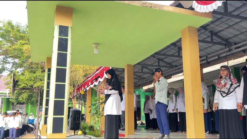 Bahaya Atrofi Otak dan Krisis Akhlak, Pembina Upacara Ingatkan Murid agar Tidak Jadi Budak Digital