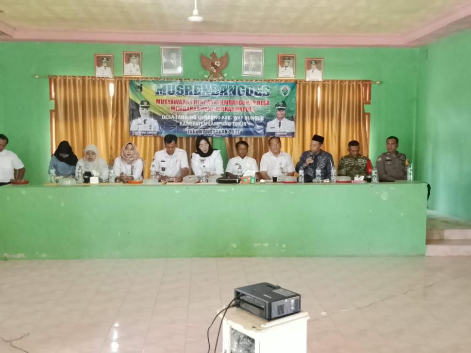 Kepala KUA Way Bungur Sosialisasikan Program Unggulan dalam Musrenbangdes Tanjung Qencono
