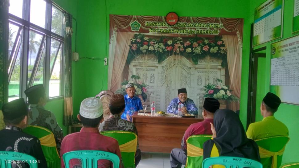 Tingkatkan Mutu Pelayanan, Kakankemenag Lampung Timur Berikan Pembinaan ASN di KUA Braja Selebah