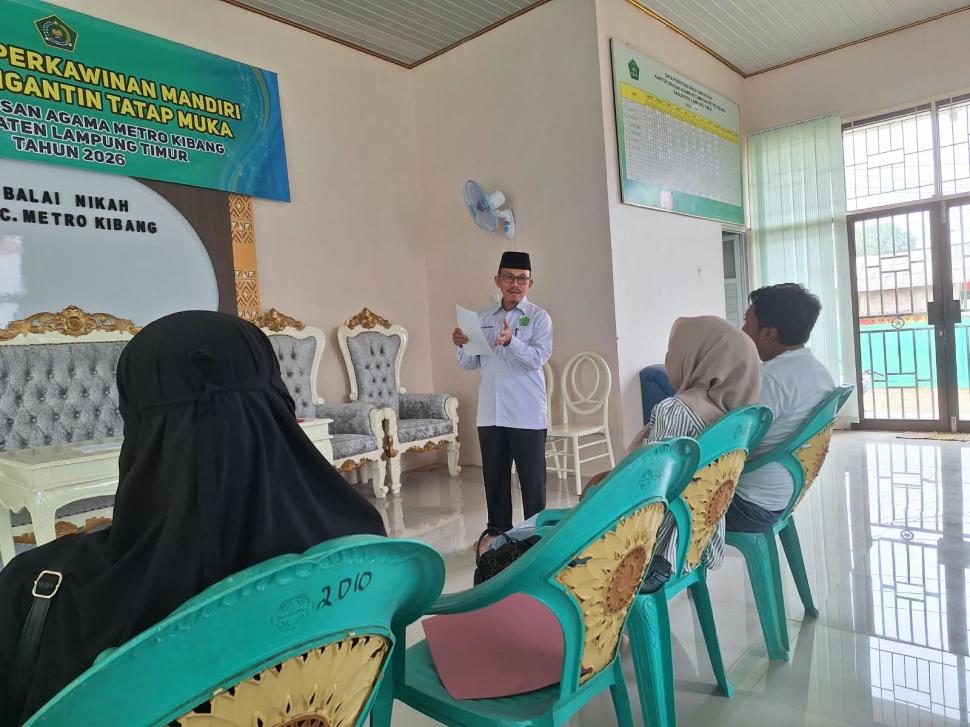 Kepala KUA Metro Kibang Bekali Catin dengan Sighat Taklik dan Pakta Kesalingan Suami Istri