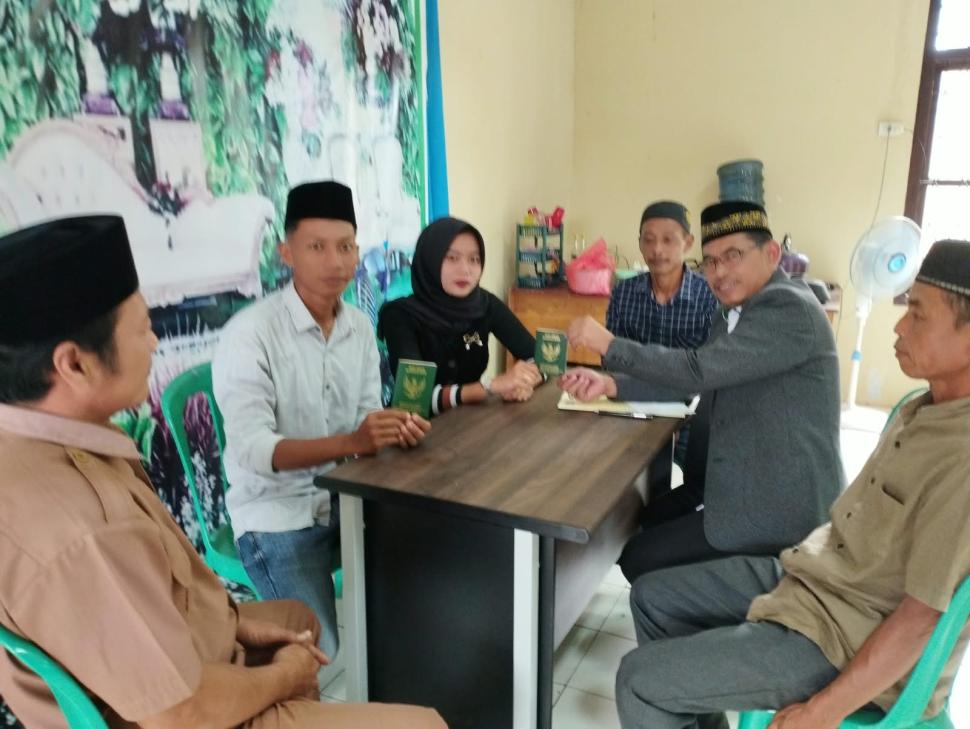 Kepala KUA Mataram Baru Pimpin Pencatatan Nikah Dimas Prasetyo dan Eliya Sofiana