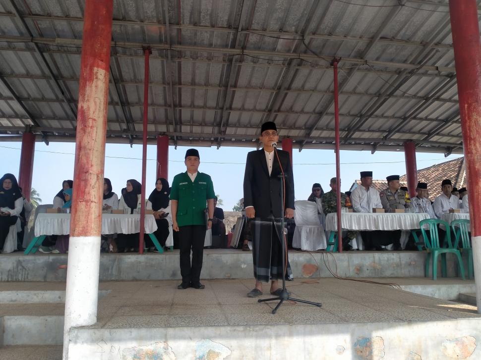Pimpin Upacara Hari Santri 2026, Kepala KUA Sekampung Udik Bacakan Amanat Menteri Agama