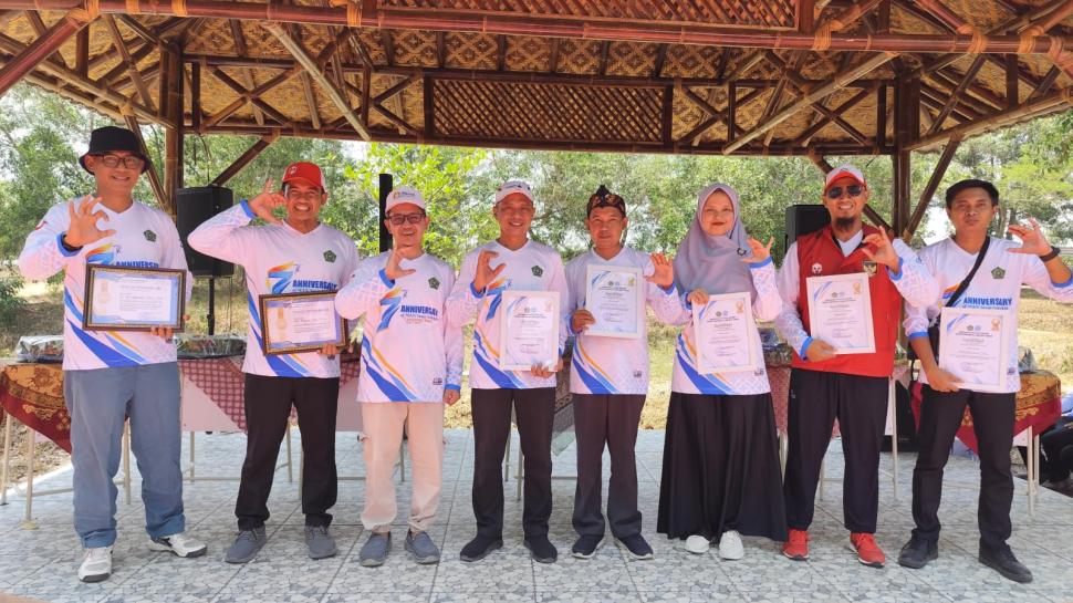 Milad ke-7 MAN IC Lampung Timur, Kepala Madrasah Berikan Penghargaan kepada 7 GTK Inspiratif dan Berdedikasi